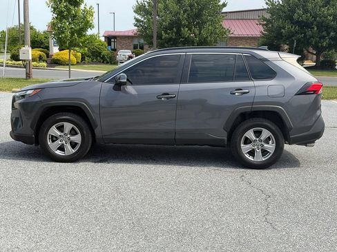 Used 2022 Toyota RAV4 XLE AWD/4WD image 4