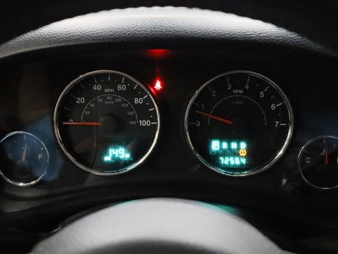 Used 2012 Jeep Wrangler Unlimited Sahara w/ Max Tow Pkg AWD/4WD image 11