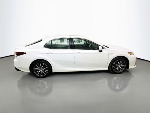 Used 2021 Toyota Camry XLE w/ Navigation Upgrade Package image 8