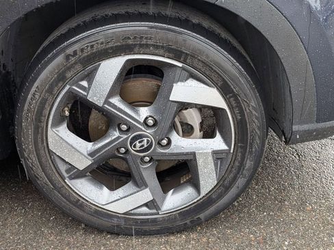 Used 2021 Hyundai Venue image 3