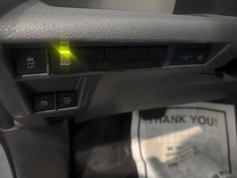 Used 2021 Toyota Sienna XLE FWD image 21