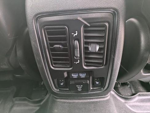Used 2017 Jeep Grand Cherokee Limited image 14