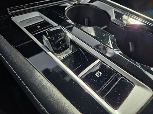 Used 2024 Volkswagen Atlas Cross Sport SEL Premium R-Line image 22