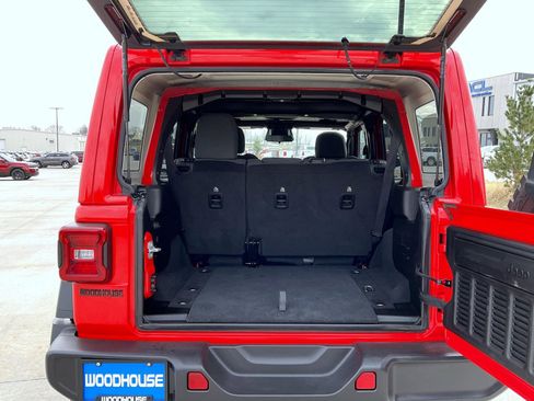 Used 2025 Jeep Wrangler Unlimited Rubicon image 9
