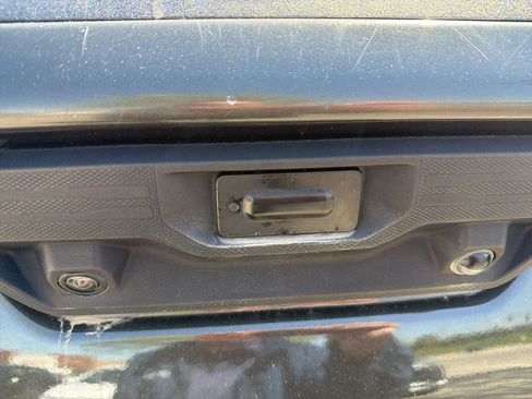 Used 2022 Chevrolet Silverado 2500 Custom w/ Custom Convenience Package AWD/4WD image 8