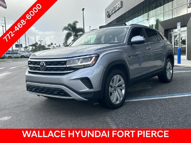 Used 2020 Volkswagen Atlas Cross Sport SE w/ Panoramic Sunroof Package FWD image 2