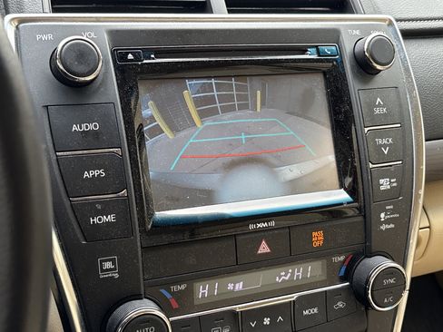 Used 2017 Toyota Camry XLE image 25