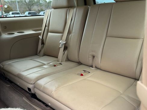 Used 2013 GMC Yukon XL 2500 SLT w/ SLT-2 Equipment Package image 11