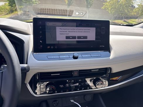 Used 2025 Nissan Rogue SL w/ SL Premium Package image 31