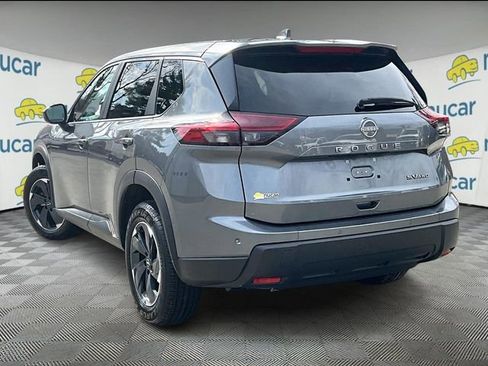 Used 2024 Nissan Rogue SV image 2