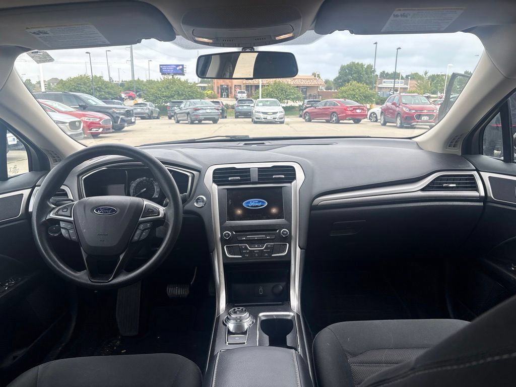 Used 2017 Ford Fusion SE w/ Fusion SE Technology Package FWD image 29