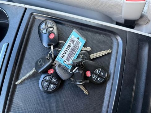 Used 2014 Toyota Sienna LE image 17