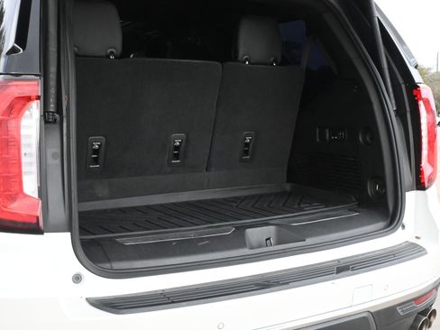 Used 2021 GMC Yukon Denali w/ LPO, Illumination Package image 24