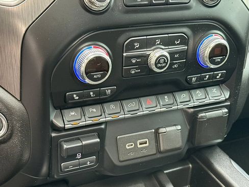 Used 2019 GMC Sierra 1500 Denali w/ Denali Ultimate Package AWD/4WD image 23
