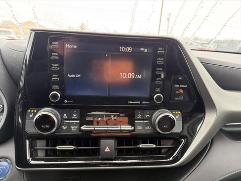 Certified 2022 Toyota Highlander XLE image 29