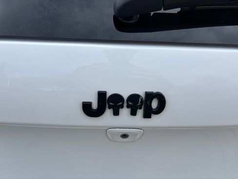 Used 2018 Jeep Cherokee Overland image 43