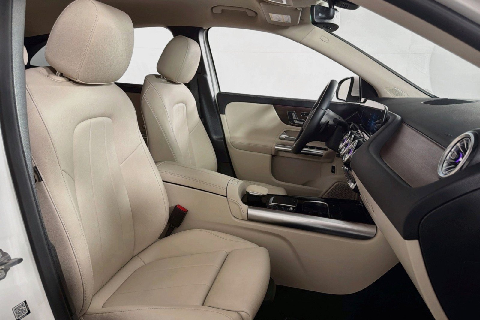 Used 2023 Mercedes-Benz GLA 250 4MATIC w/ Premium Package image 7
