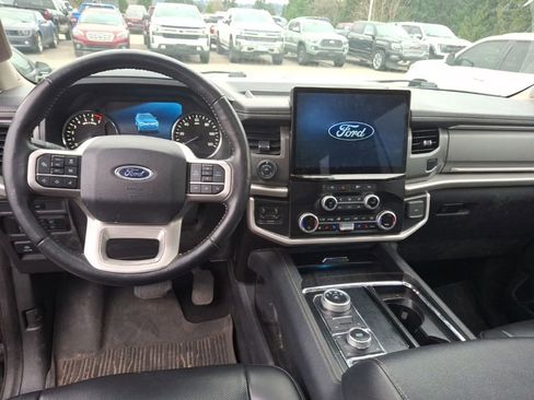 Used 2024 Ford Expedition Max XLT image 11