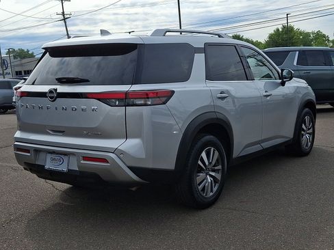 Used 2025 Nissan Pathfinder SL AWD/4WD image 4