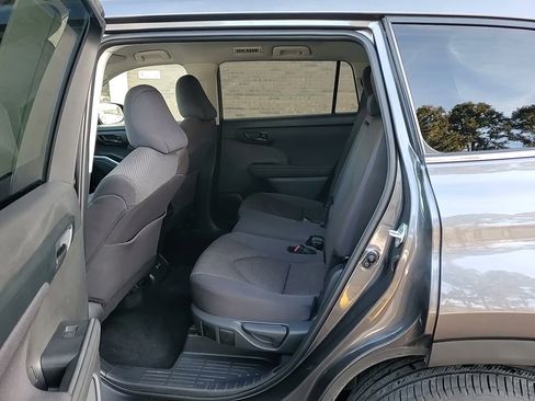 Used 2024 Toyota Highlander LE image 16