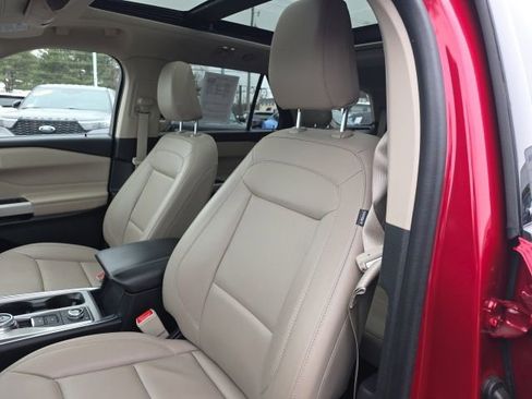 Used 2023 Ford Explorer XLT w/ Equipment Group 202A image 18