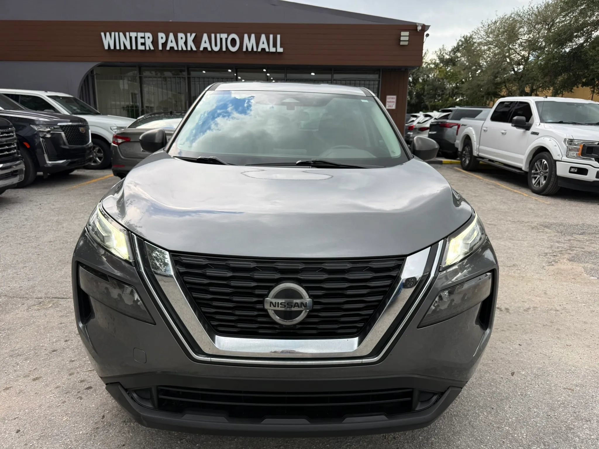 Used 2021 Nissan Rogue S FWD image 2