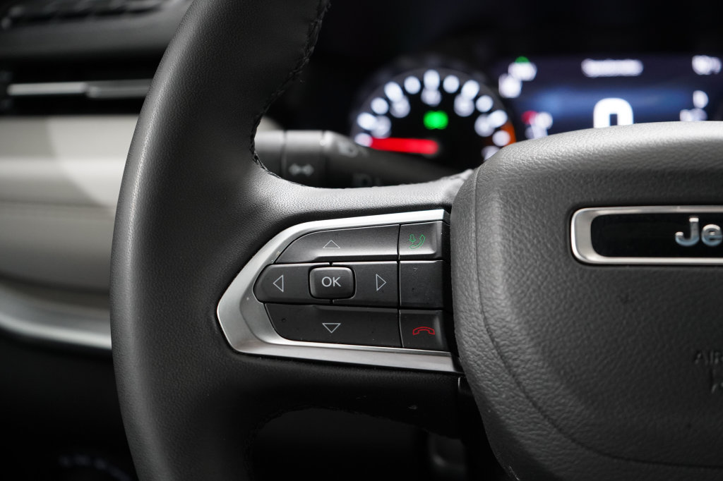 Certified 2025 Jeep Compass Limited AWD/4WD image 14
