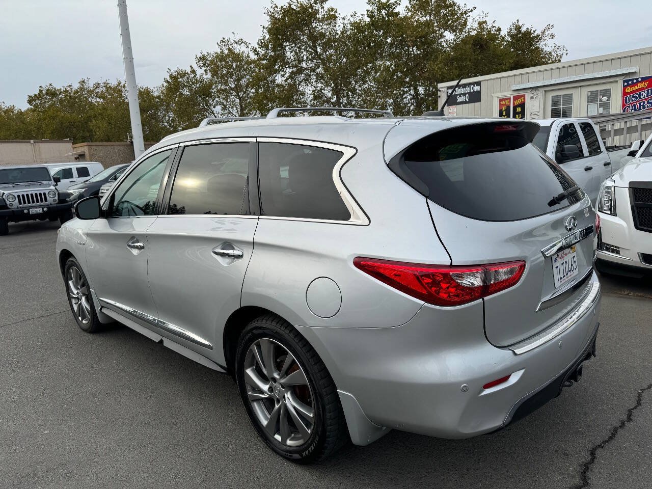 Used 2015 INFINITI QX60 AWD Hybrid w/ HEV Deluxe Touring Package image 6