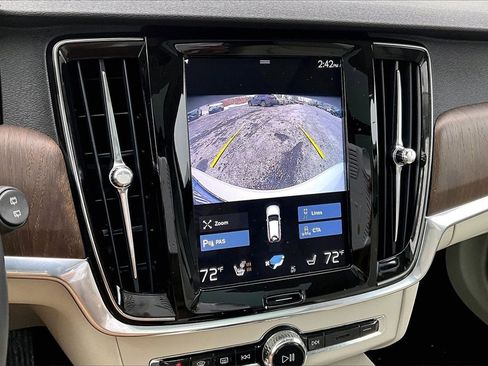 Used 2021 Volvo V90 T6 Cross Country image 13