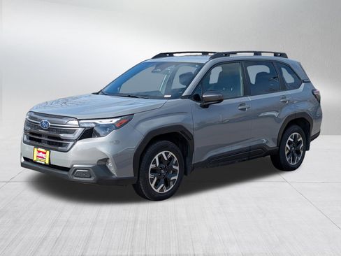 Used 2025 Subaru Forester Premium image 3