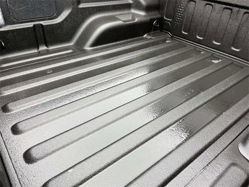 Used 2025 Jeep Gladiator Sport image 5