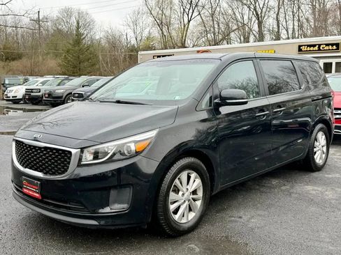 Used 2016 Kia Sedona L image 4