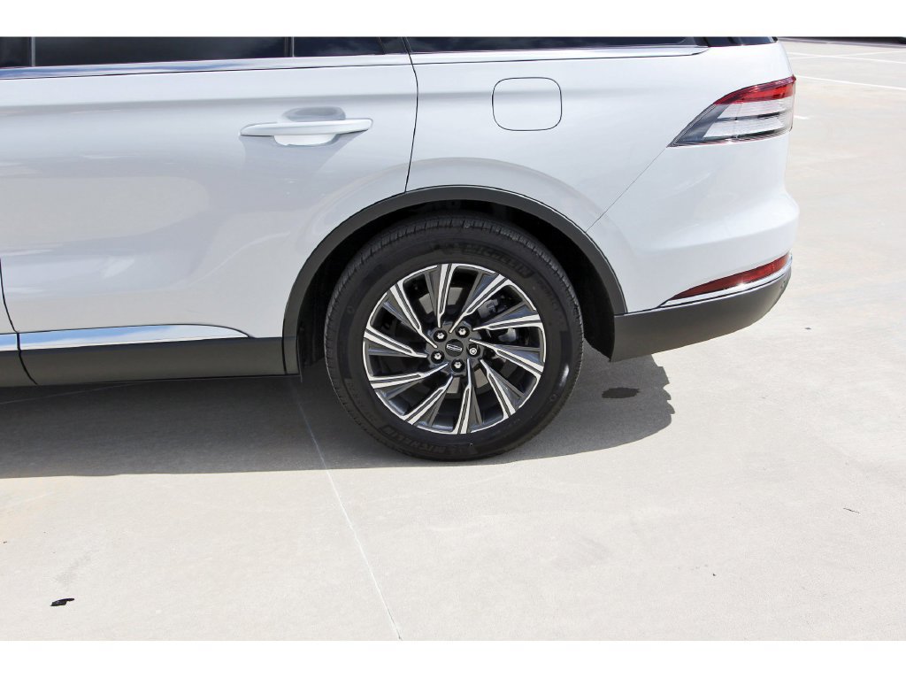 Used 2025 Lincoln Aviator 2WD image 33