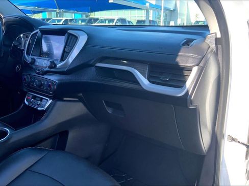 Used 2024 GMC Terrain SLT AWD/4WD image 19