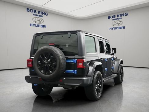 Used 2021 Jeep Wrangler Unlimited Sahara w/ Cold Weather Group image 10