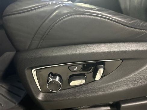 Used 2020 Cadillac Escalade Platinum image 11
