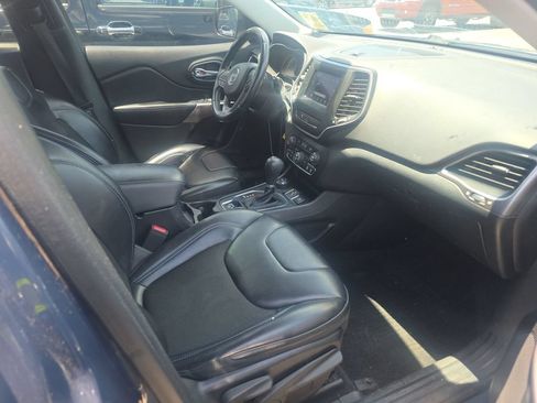 Used 2019 Jeep Cherokee Latitude Plus w/ Comfort/Convenience Group AWD/4WD image 9