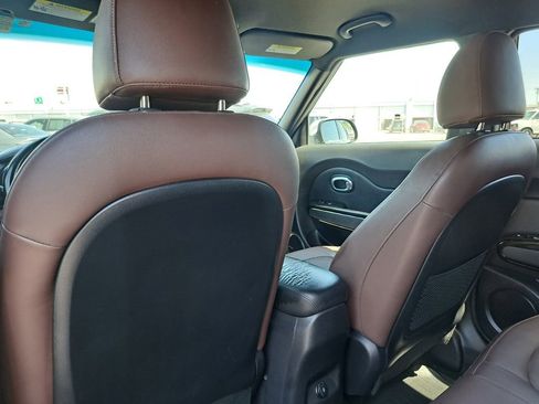 Used 2017 Kia Soul + image 21