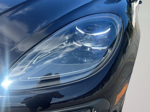 Certified 2024 Porsche Macan S AWD/4WD image 11