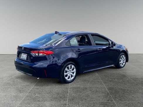 Used 2025 Toyota Corolla LE FWD image 5