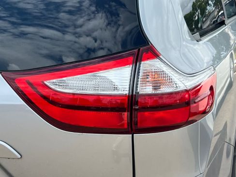 Used 2018 Toyota Sienna XLE w/ XLE Navigation Package AWD/4WD image 18