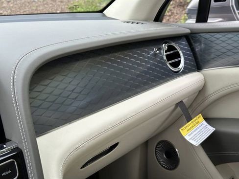 New 2024 Bentley Bentayga Extended Wheelbase image 27