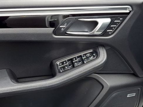 Certified 2020 Porsche Macan AWD/4WD image 16