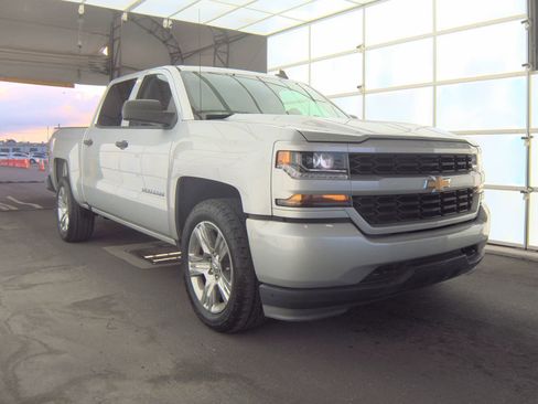 Used 2018 Chevrolet Silverado 1500 Custom w/ Custom Value Package image 4
