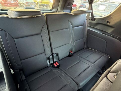 Used 2025 Chevrolet Suburban Premier AWD/4WD image 21