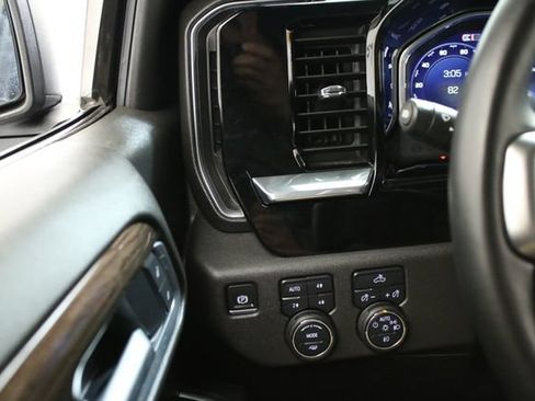 Used 2025 Chevrolet Silverado 1500 LT Trail Boss AWD/4WD image 16