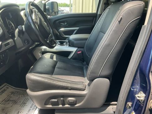 Used 2018 Nissan Titan PRO-4X w/ Pro-4x Convenience Package AWD/4WD image 3