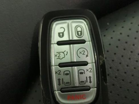 Used 2023 Chrysler Pacifica Touring-L FWD image 29