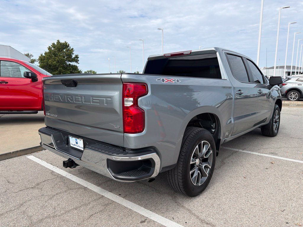 Used 2025 Chevrolet Silverado 1500 LT AWD/4WD image 3