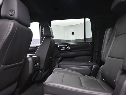 Used 2021 Chevrolet Suburban Z71 AWD/4WD image 12